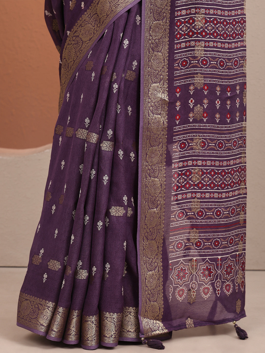 Purple Printed Silk Blend Saree With Unstitched Blouse Piece