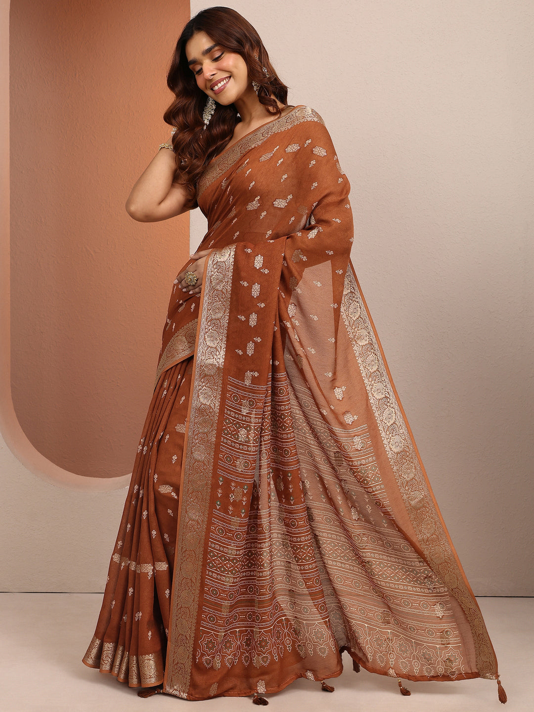 Rust Printed Silk Blend Saree With Unstitched Blouse Piece