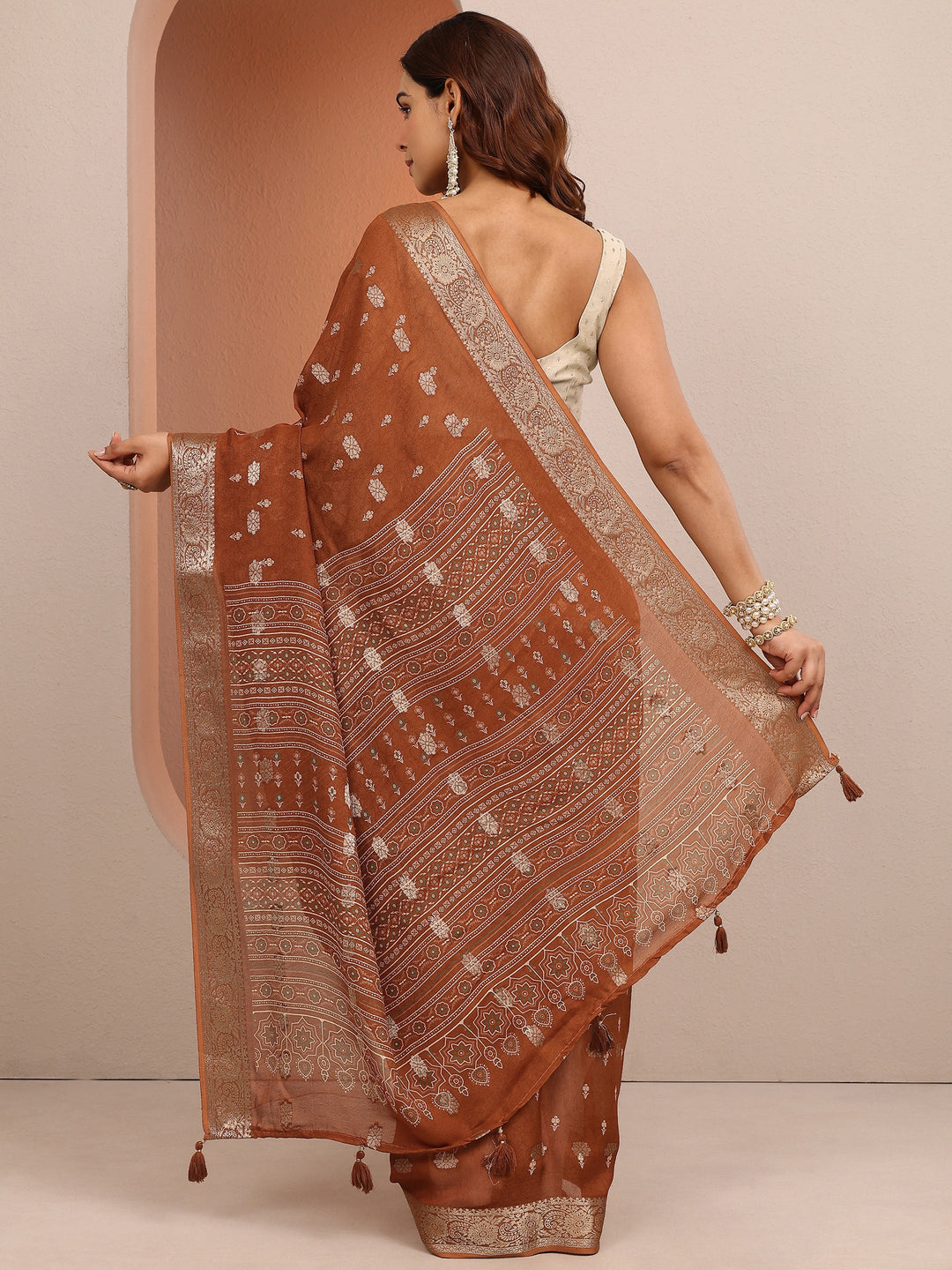 Rust Printed Silk Blend Saree With Unstitched Blouse Piece