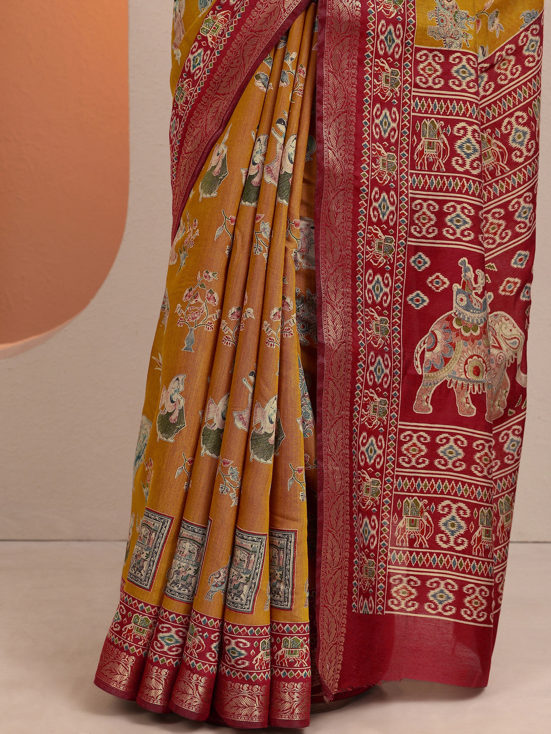Mustard Printed Silk Blend Saree With Unstitched Blouse Piece