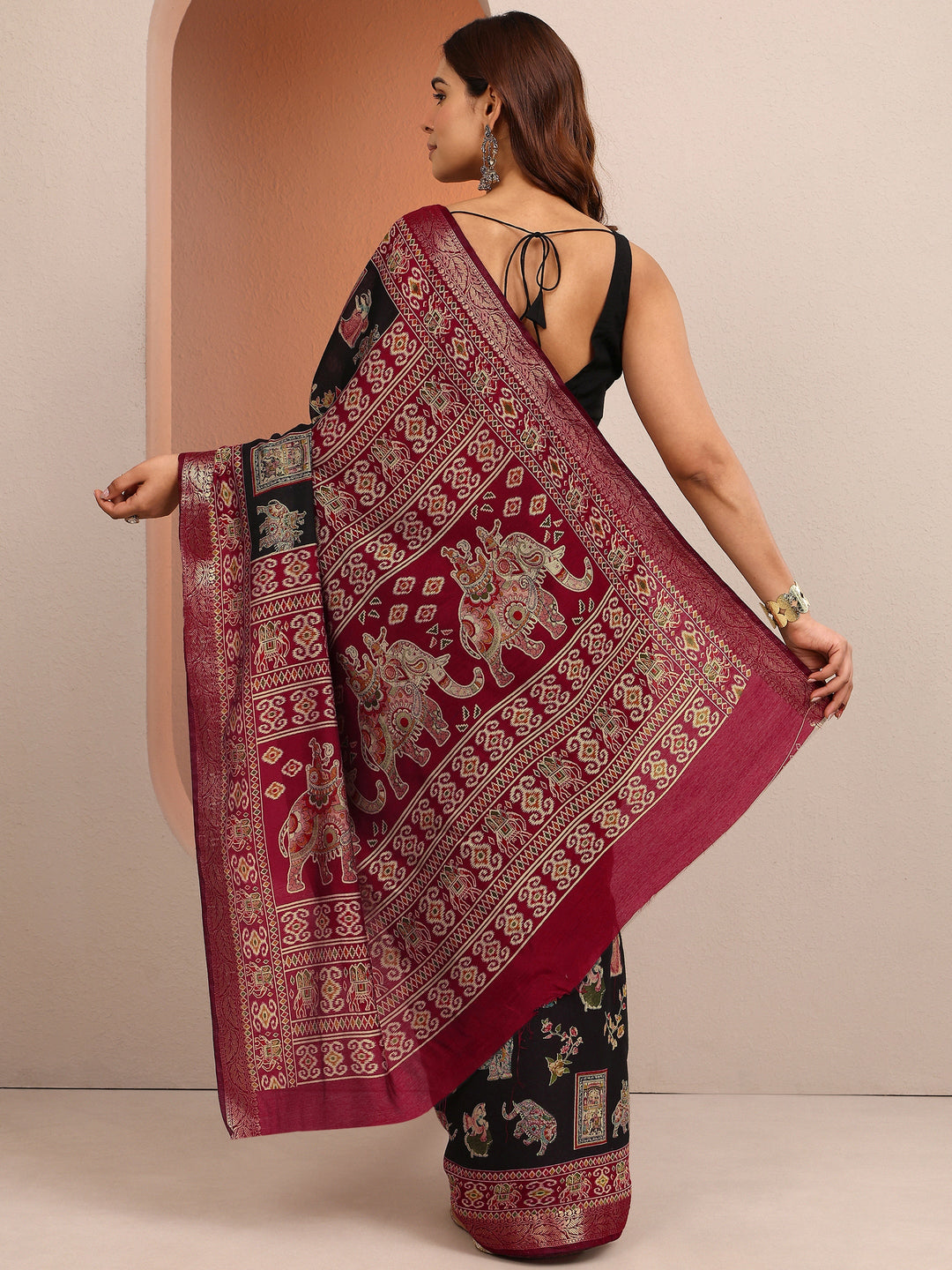 Black Printed Silk Blend Saree With Unstitched Blouse Piece