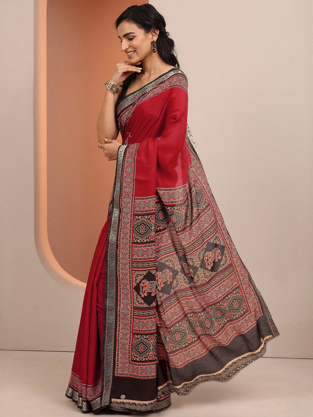Red Printed Silk Blend Saree With Unstitched Blouse Piece