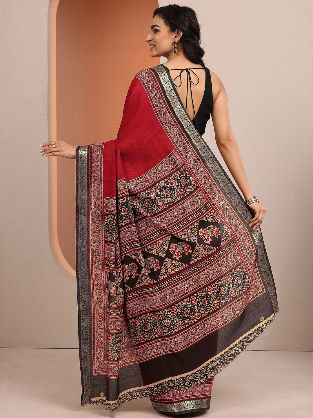 Red Printed Silk Blend Saree With Unstitched Blouse Piece