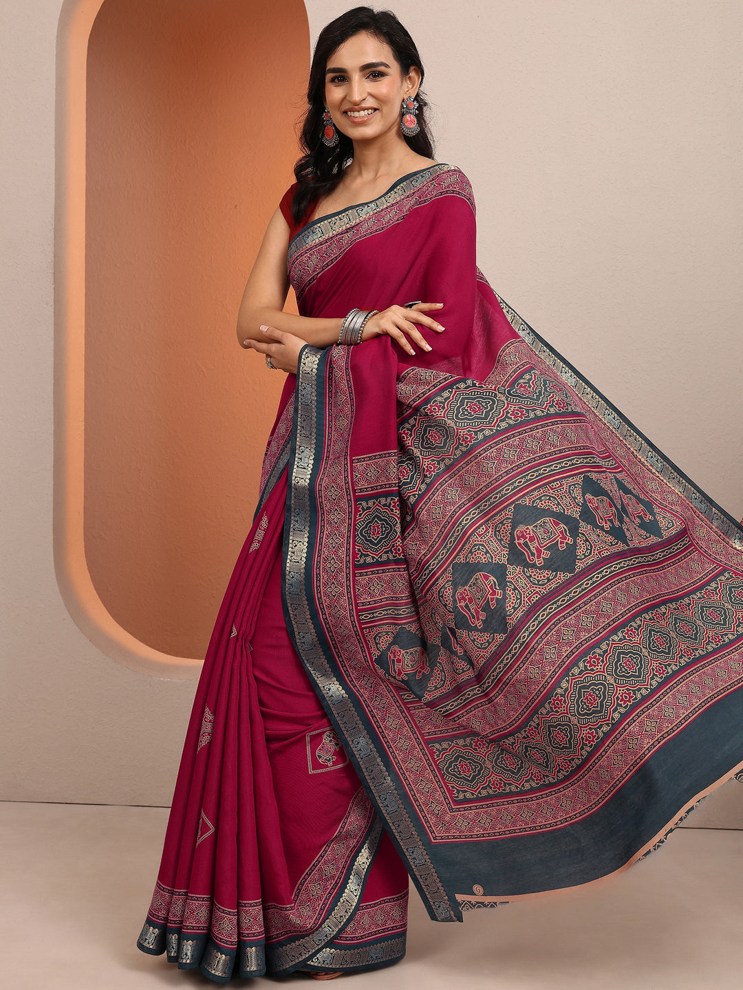 Pink Printed Silk Blend Saree With Unstitched Blouse Piece