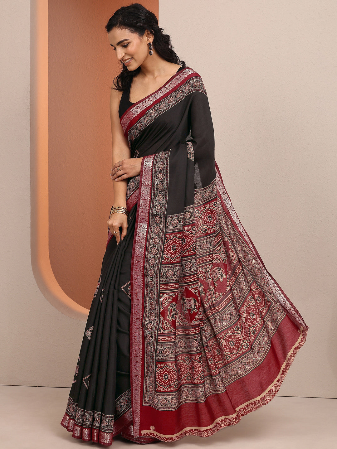 Black Printed Silk Blend Saree With Unstitched Blouse Piece