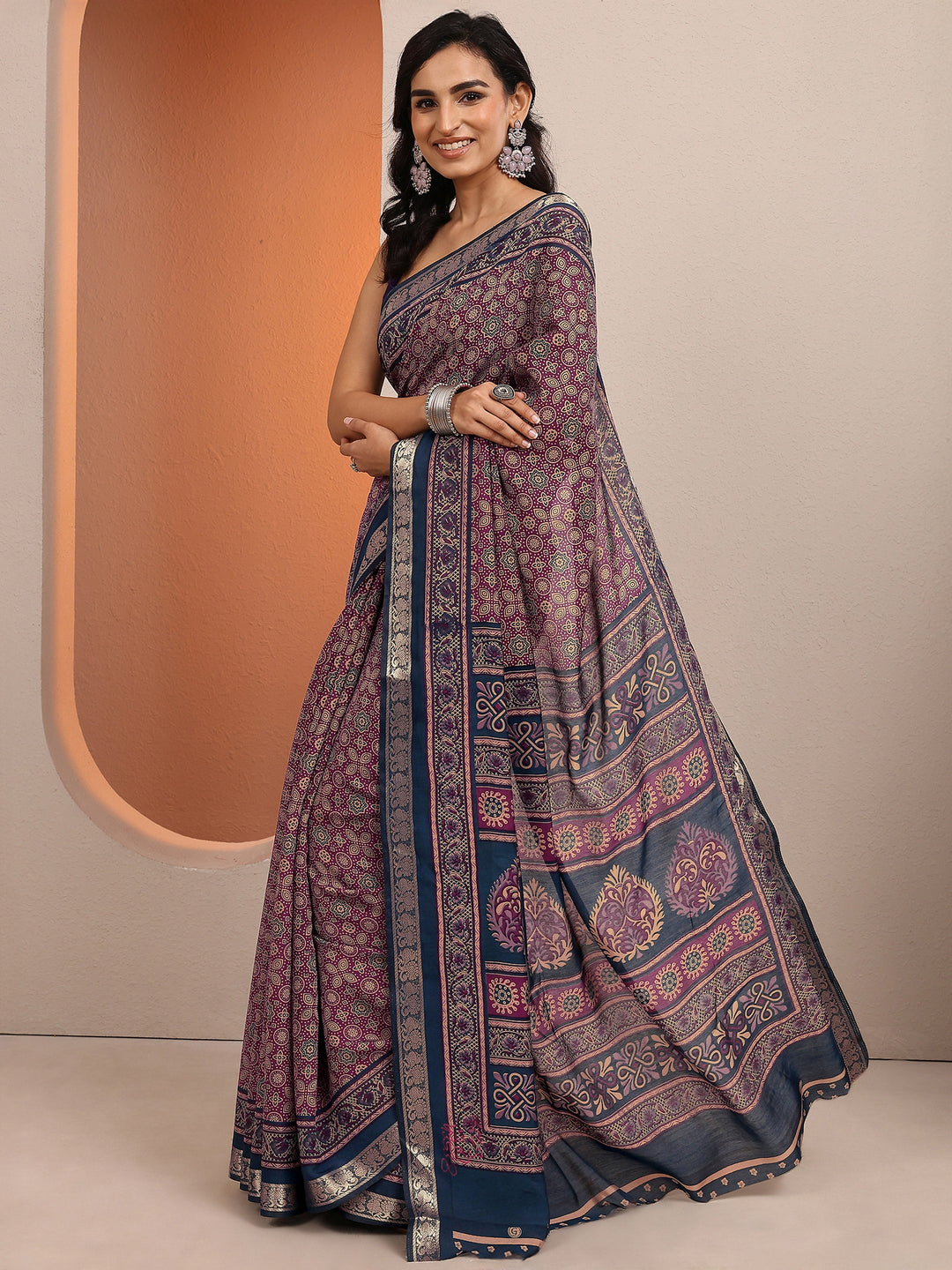 Purple Printed Silk Blend Saree With Unstitched Blouse Piece