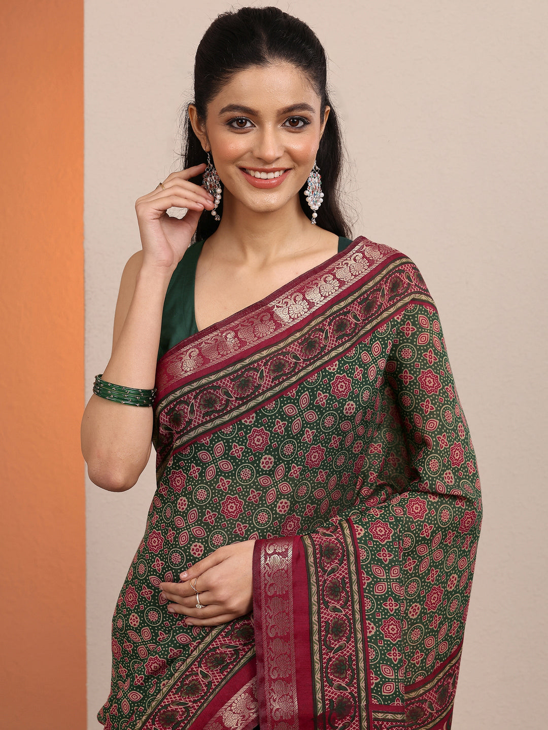 Green Printed Silk Blend Saree With Unstitched Blouse Piece