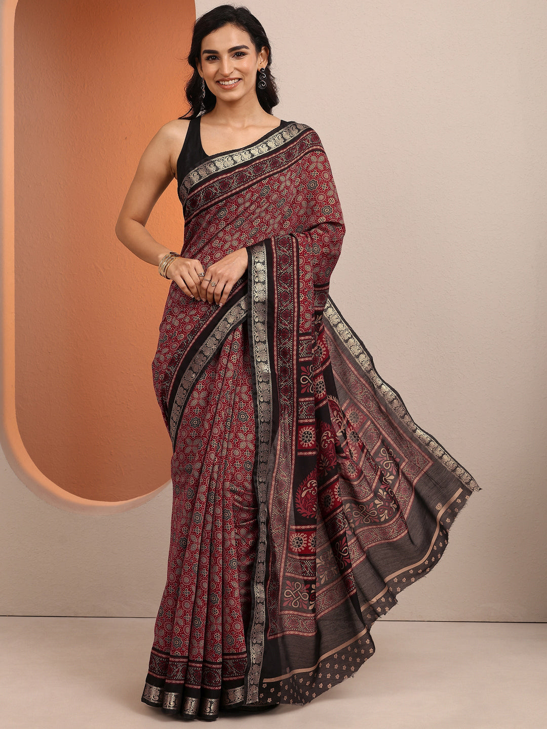 Maroon Printed Silk Blend Saree With Unstitched Blouse Piece