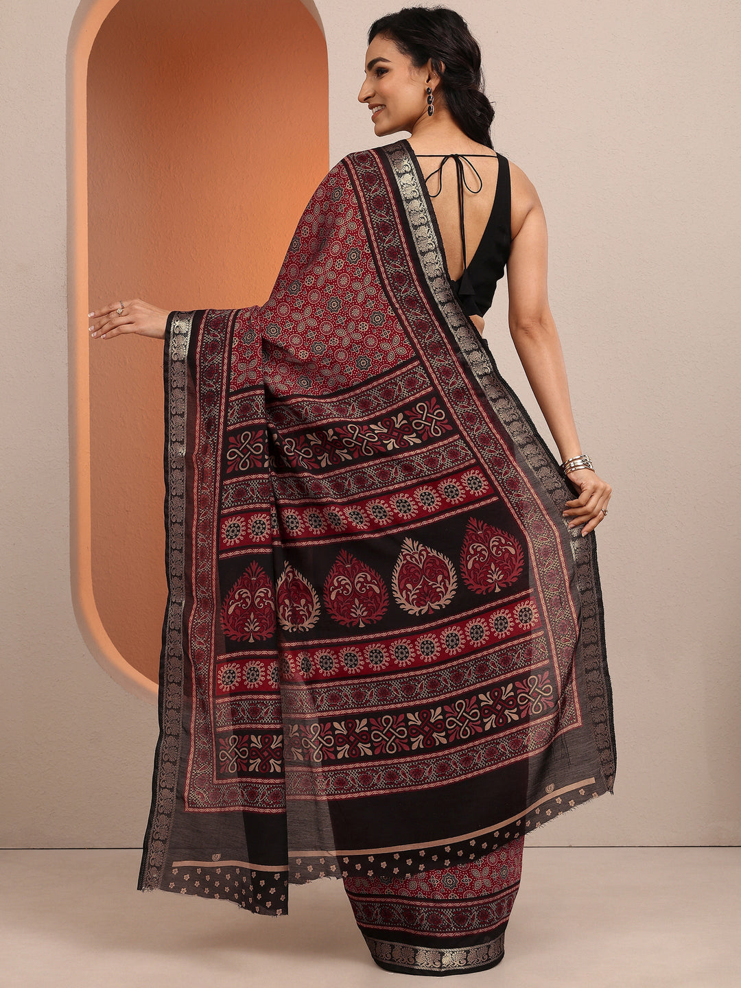 Maroon Printed Silk Blend Saree With Unstitched Blouse Piece
