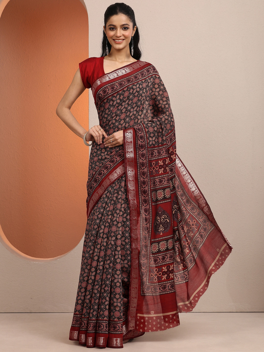 Black Printed Silk Blend Saree With Unstitched Blouse Piece