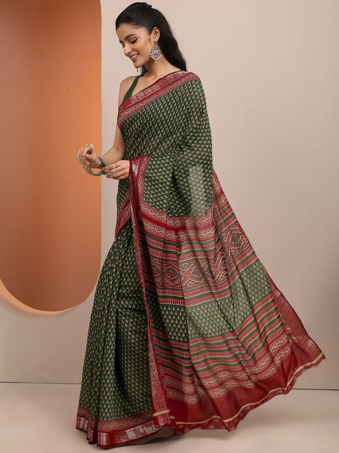 Green Printed Silk Blend Saree With Unstitched Blouse Piece