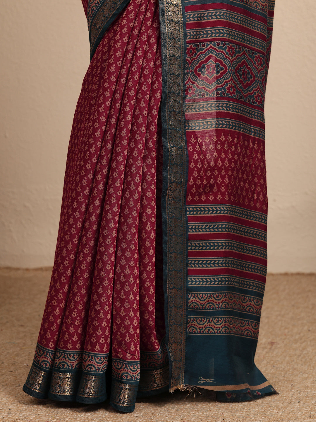 Pink Printed Silk Blend Saree With Unstitched Blouse Piece