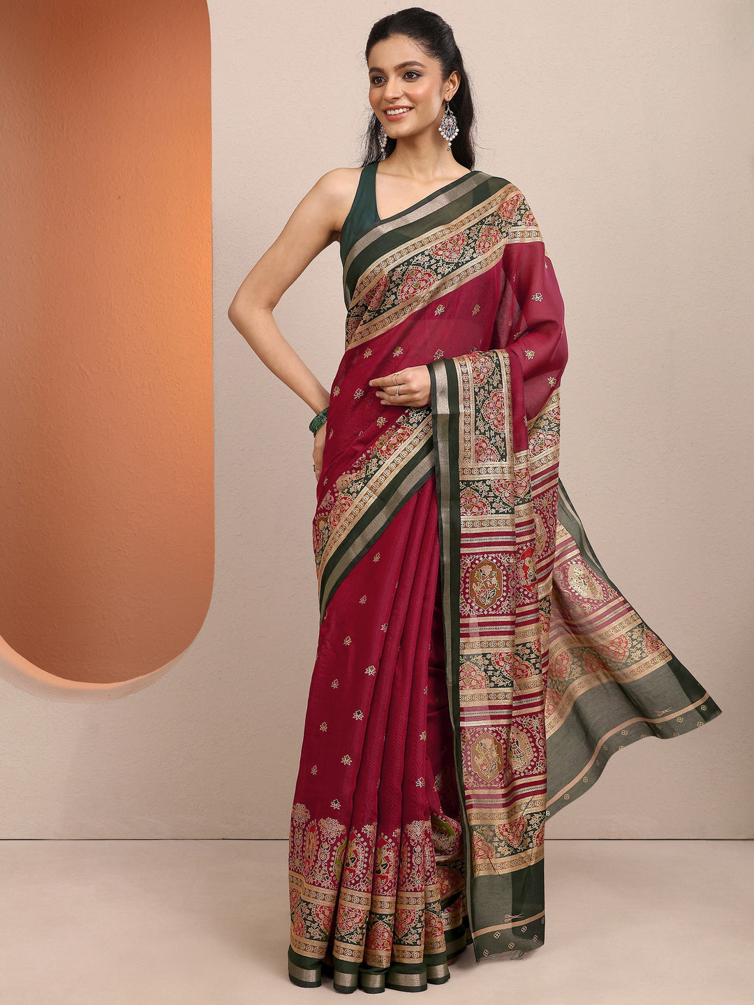 Red Printed Silk Blend Saree With Unstitched Blouse Piece