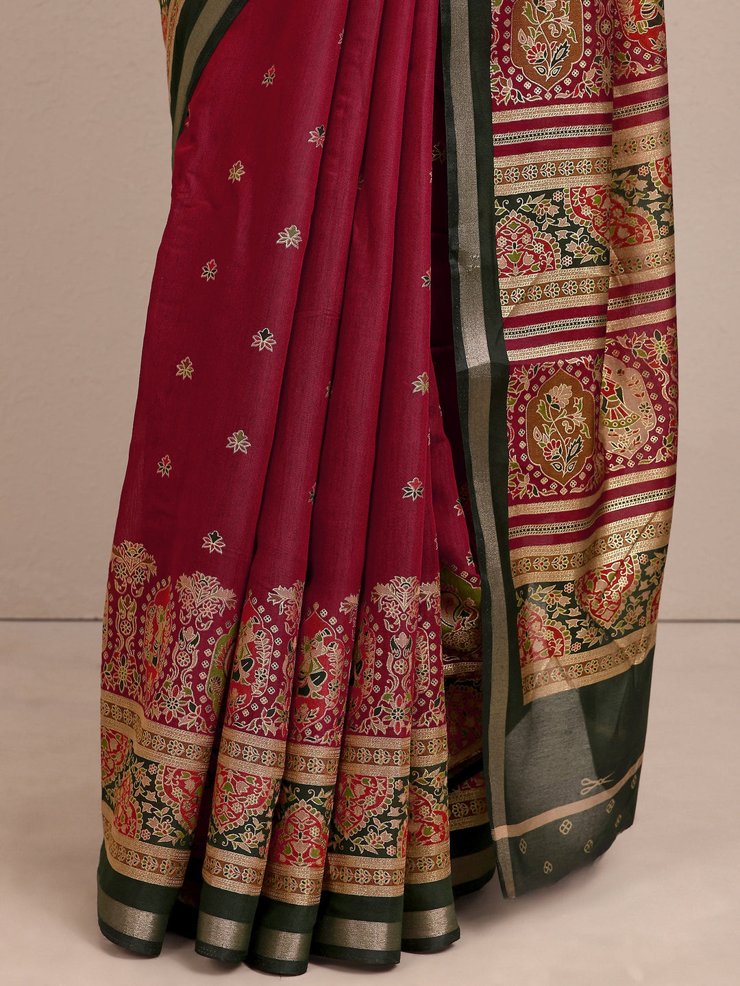 Red Printed Silk Blend Saree With Unstitched Blouse Piece