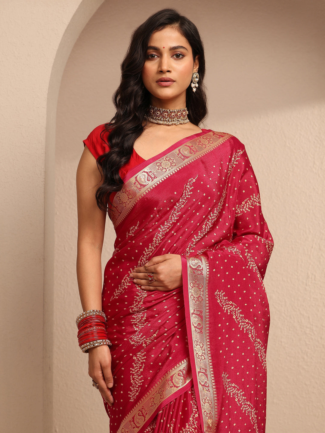 Red Bandhani Printed Silk Blend Saree With Unstitched Blouse Piece