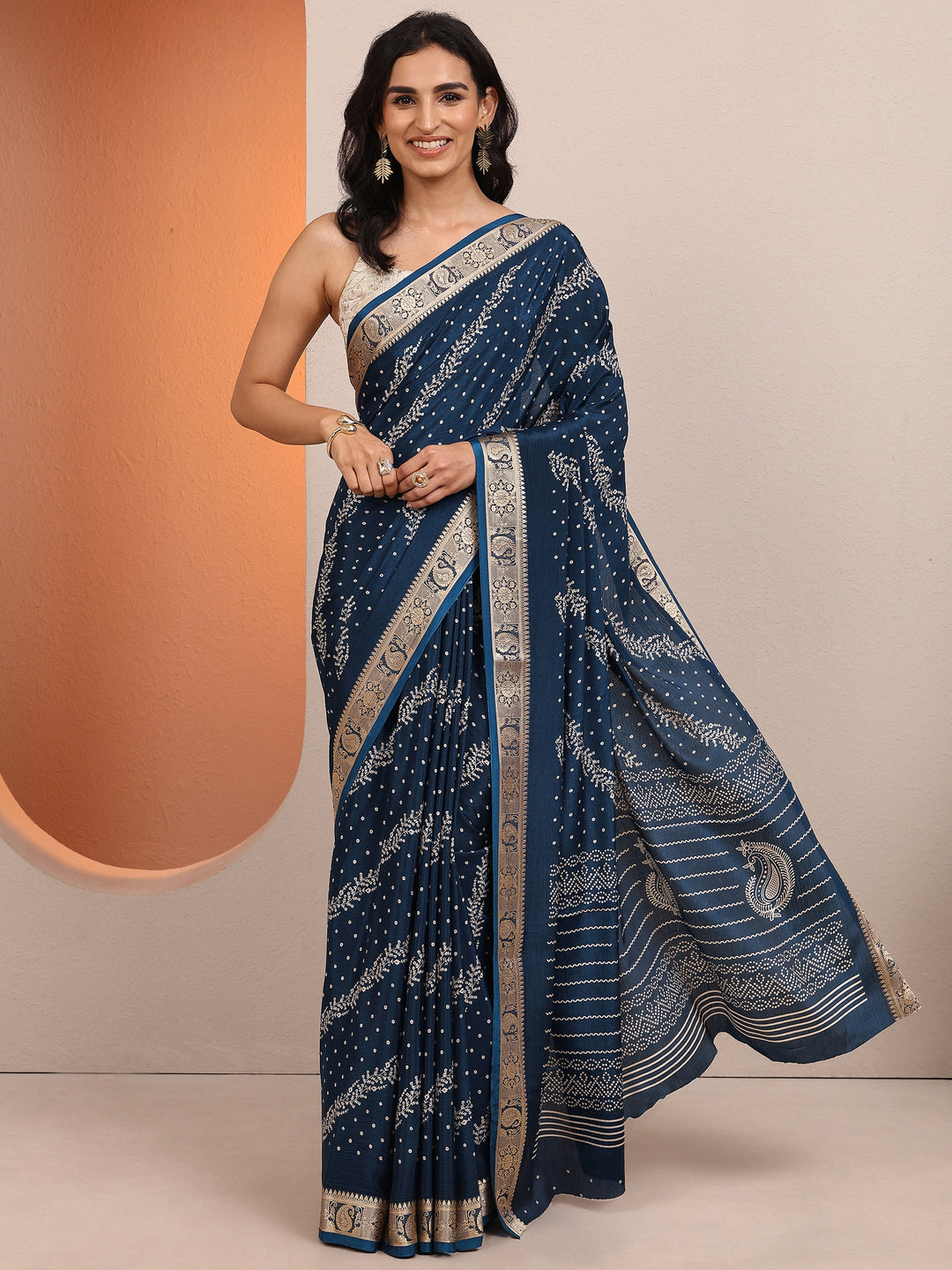 Navy Blue Bandhani Printed Silk Blend Saree With Unstitched Blouse Piece