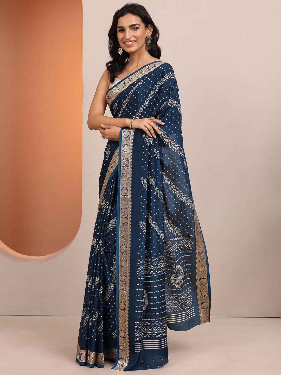 Navy Blue Bandhani Printed Silk Blend Saree With Unstitched Blouse Piece