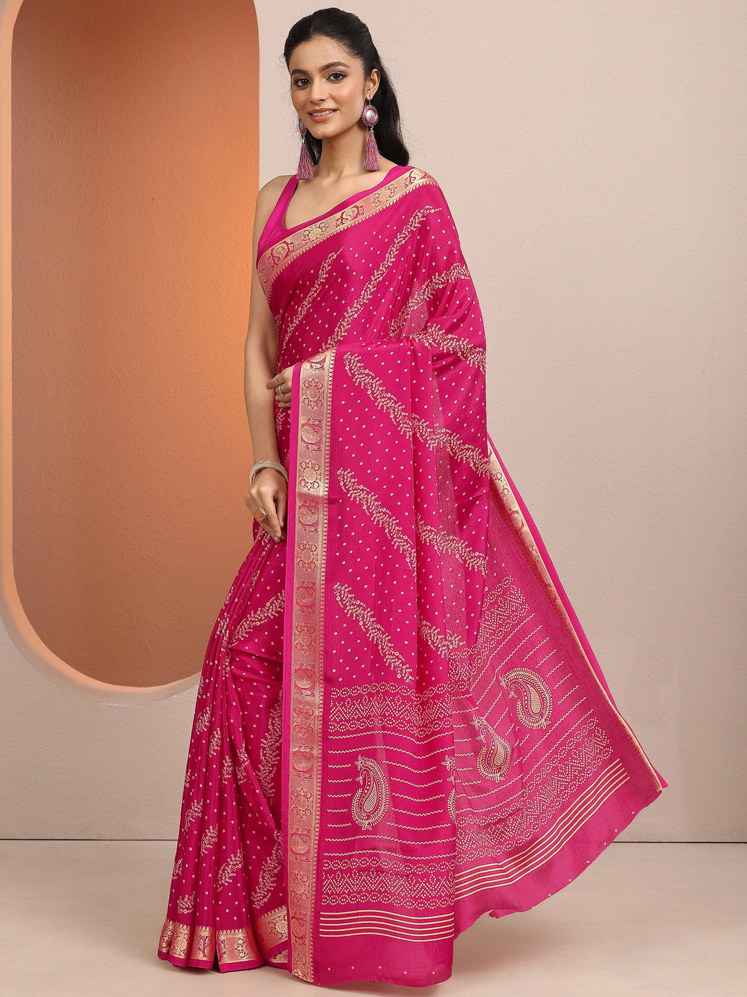 Pink Bandhani Printed Silk Blend Saree With Unstitched Blouse Piece