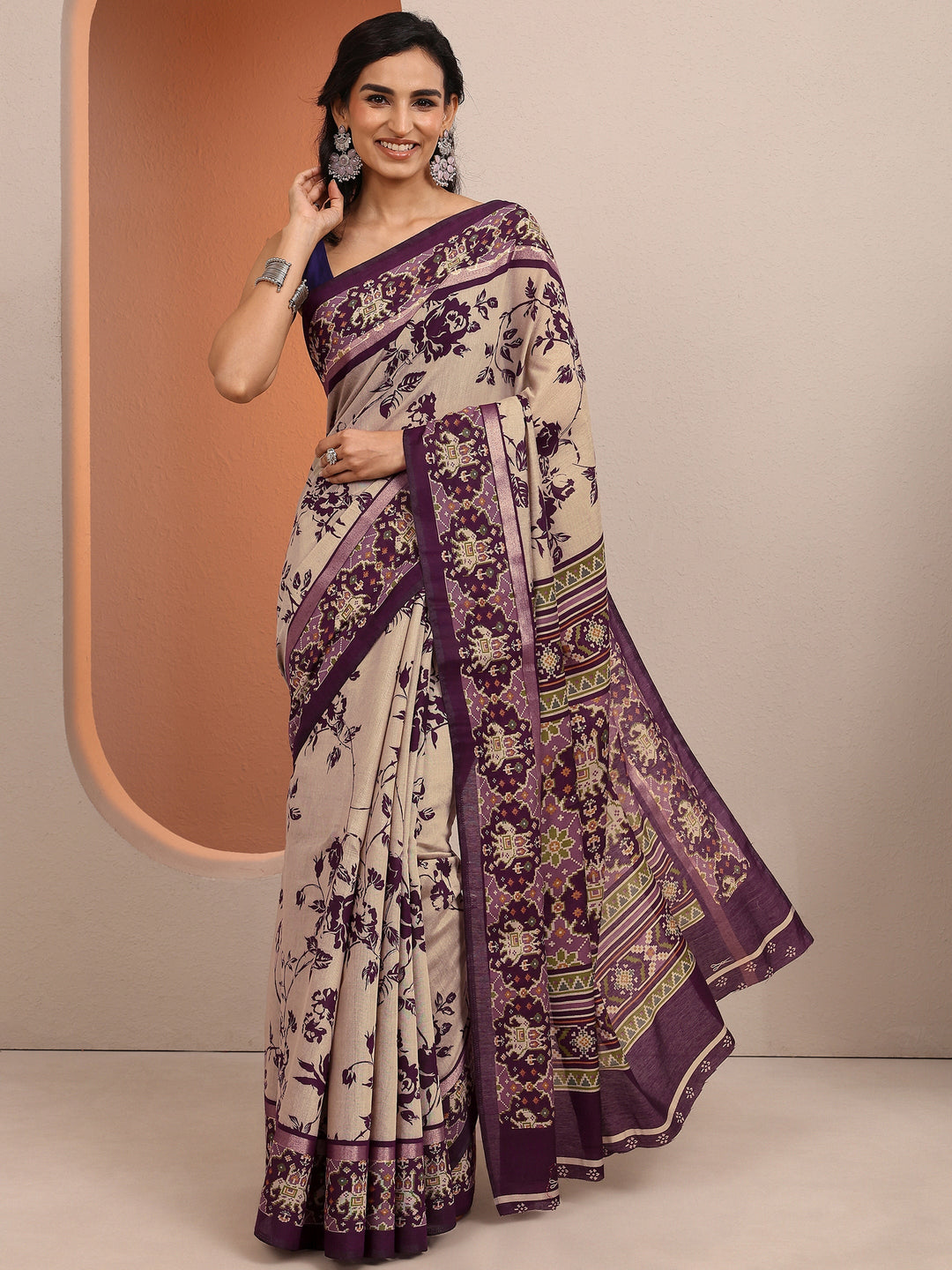 Beige Printed Silk Blend Saree With Unstitched Blouse Piece
