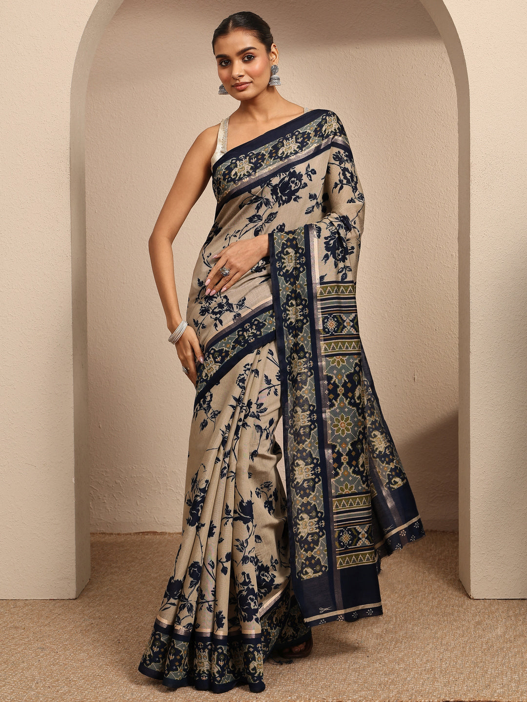 Beige Printed Silk Blend Saree With Unstitched Blouse Piece