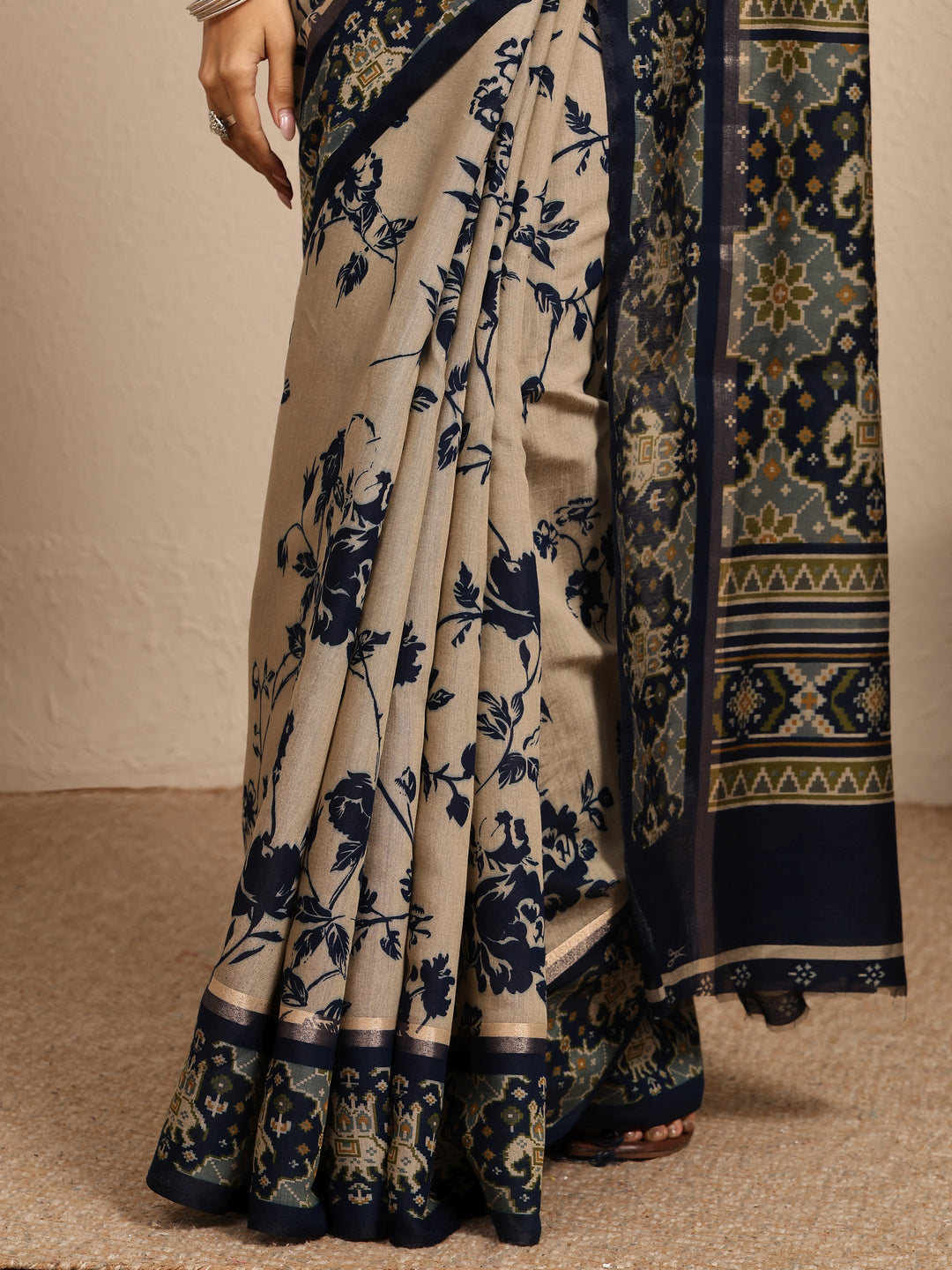 Beige Printed Silk Blend Saree With Unstitched Blouse Piece