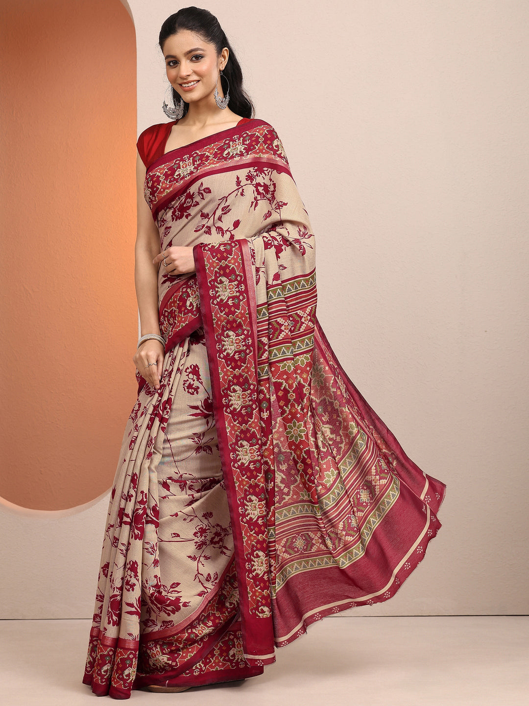 Beige Printed Silk Blend Saree With Unstitched Blouse Piece