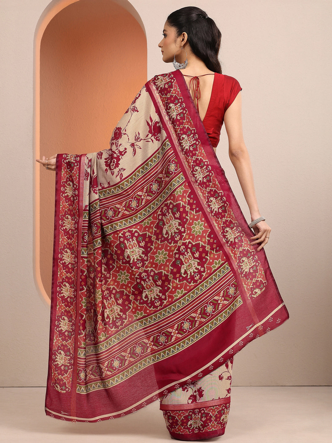 Beige Printed Silk Blend Saree With Unstitched Blouse Piece