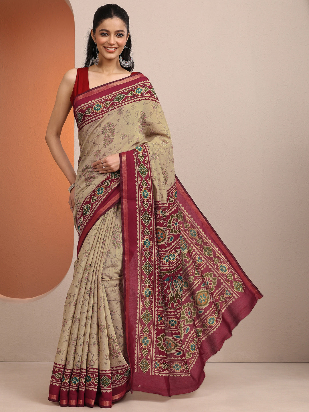 Beige Paisley Printed Silk Blend Saree With Unstitched Blouse Piece