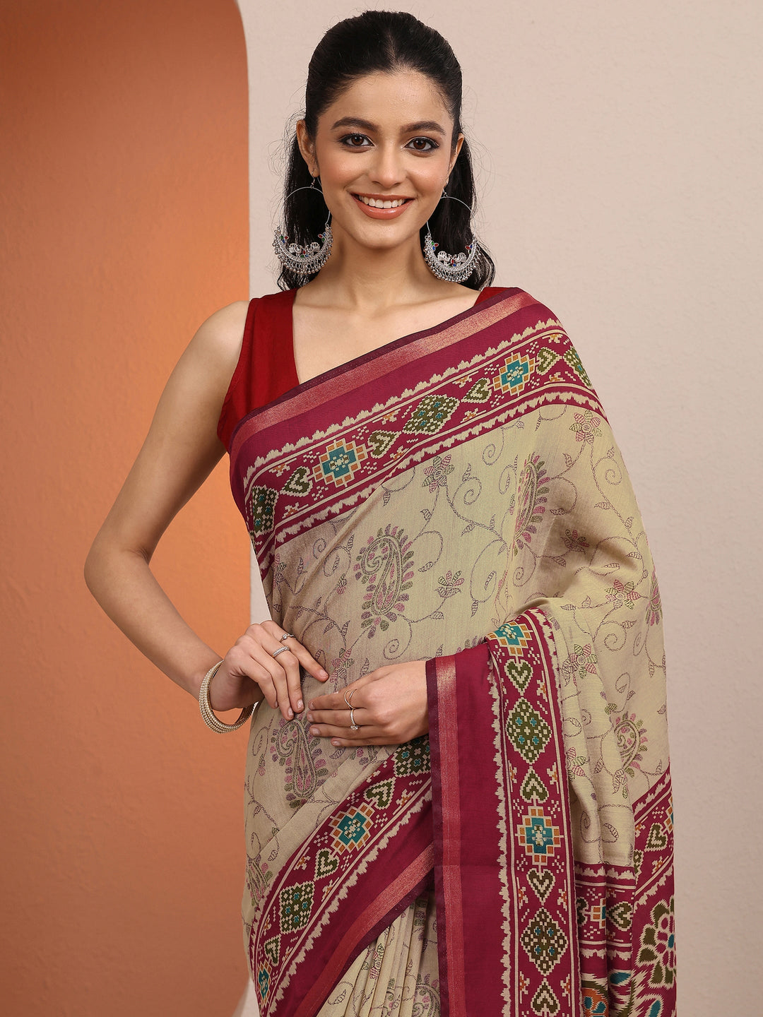 Beige Paisley Printed Silk Blend Saree With Unstitched Blouse Piece