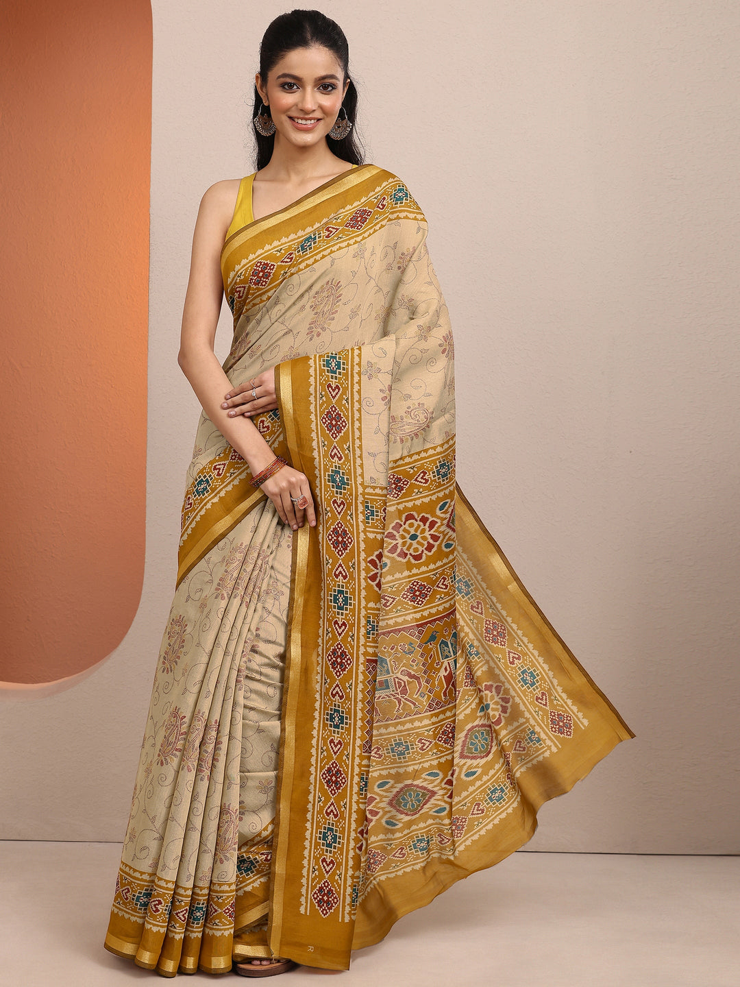 Beige Paisley Printed Silk Blend Saree With Unstitched Blouse Piece