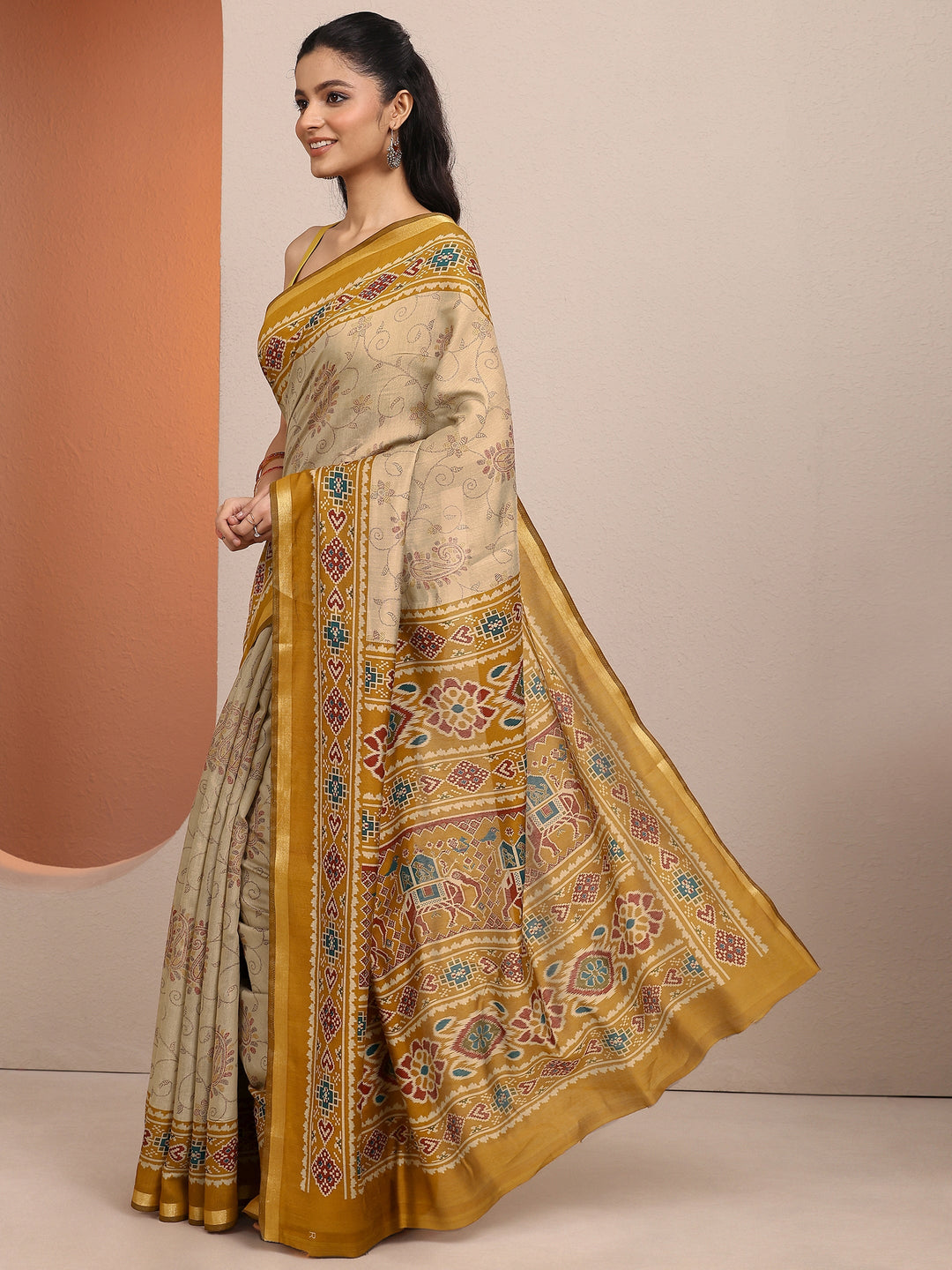 Beige Paisley Printed Silk Blend Saree With Unstitched Blouse Piece