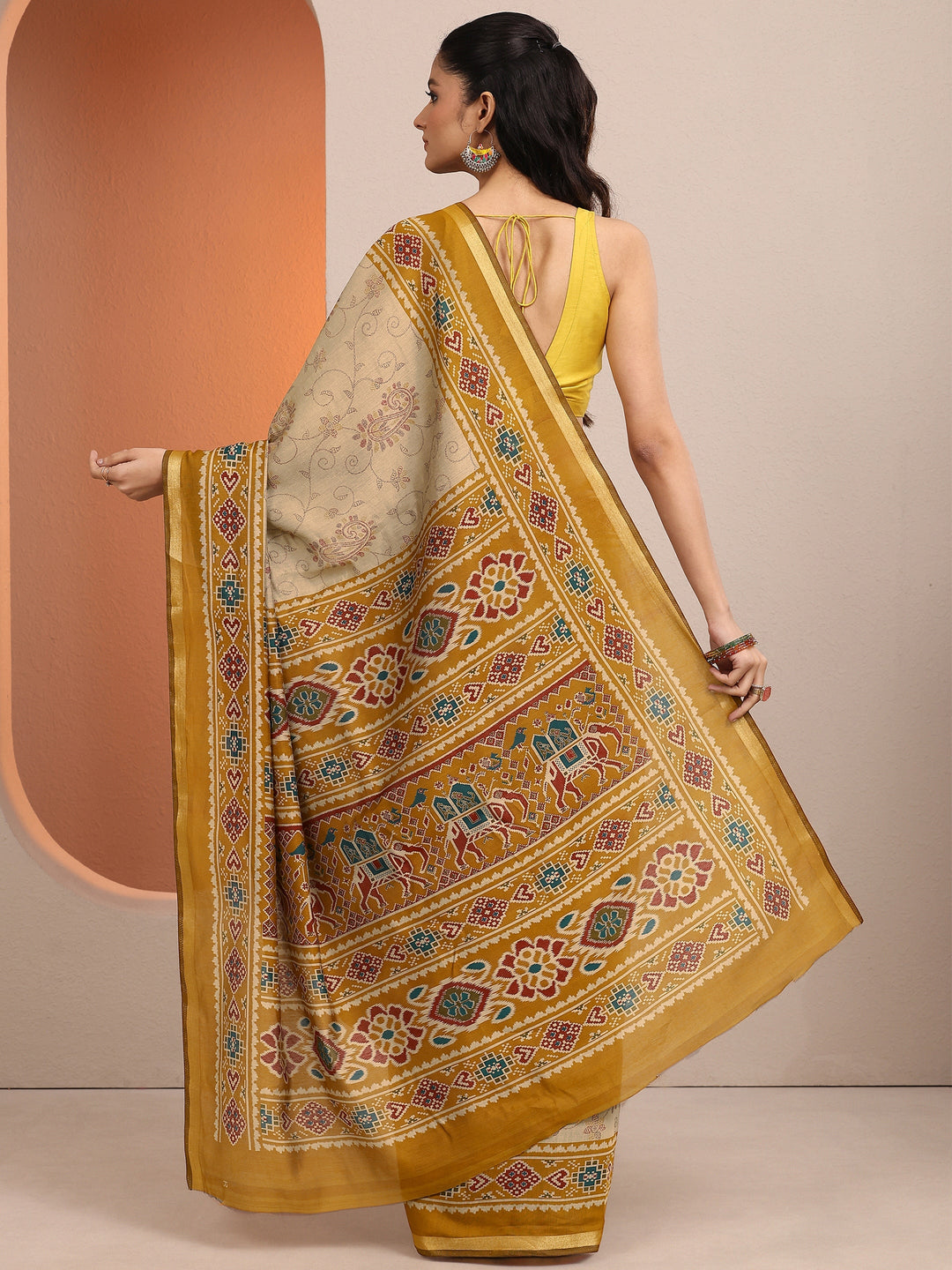 Beige Paisley Printed Silk Blend Saree With Unstitched Blouse Piece