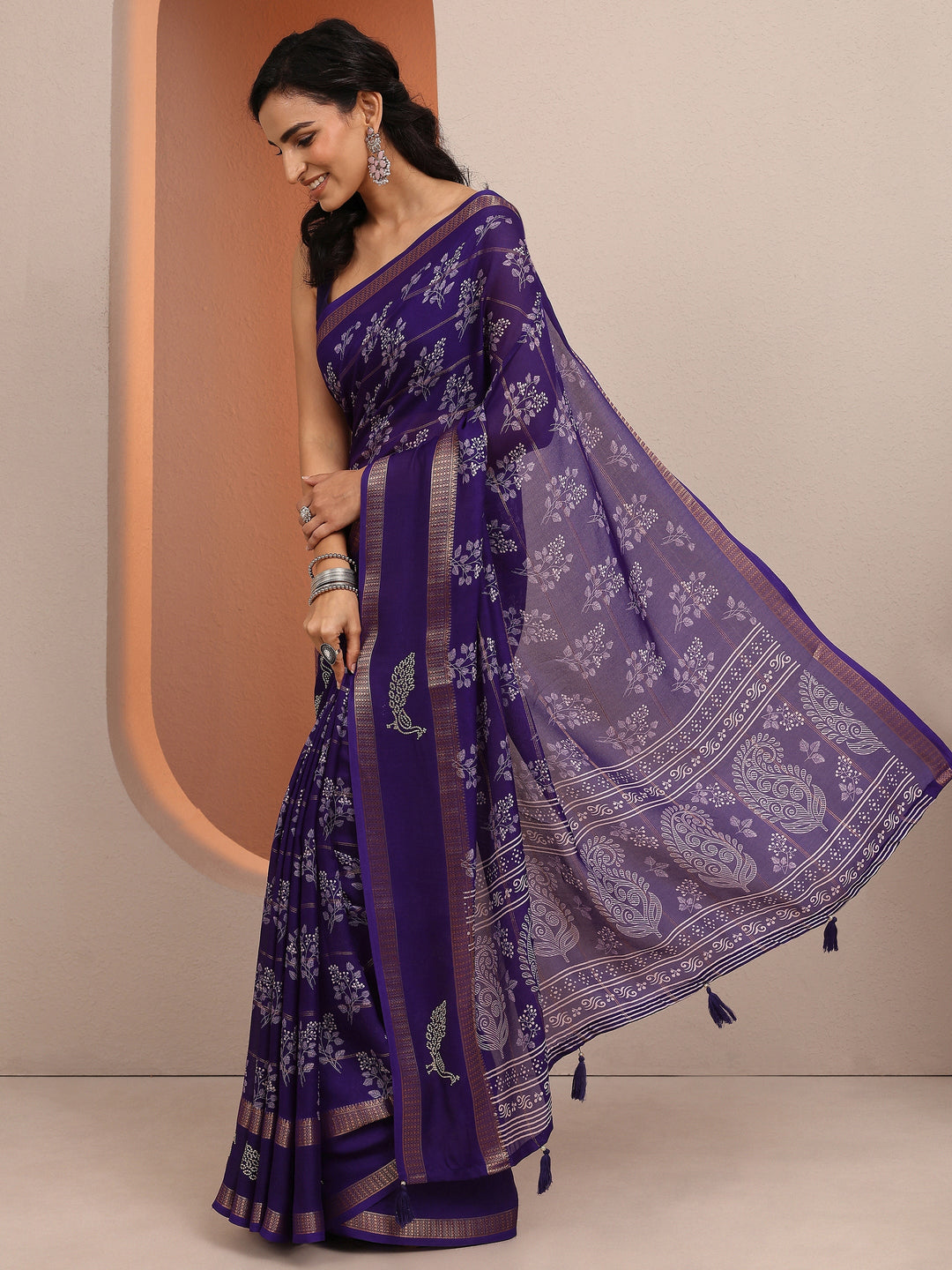 Purple Printed Silk Blend Saree With Unstitched Blouse Piece