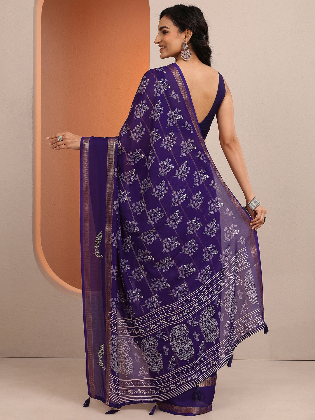 Purple Printed Silk Blend Saree With Unstitched Blouse Piece
