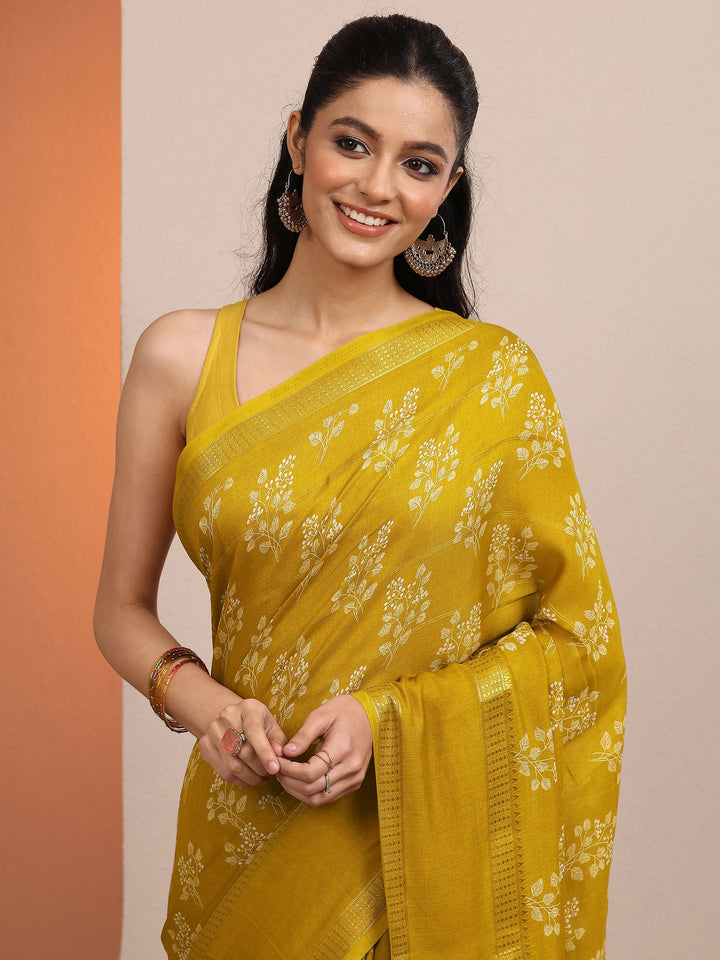 Mustard Printed Silk Blend Saree With Unstitched Blouse Piece