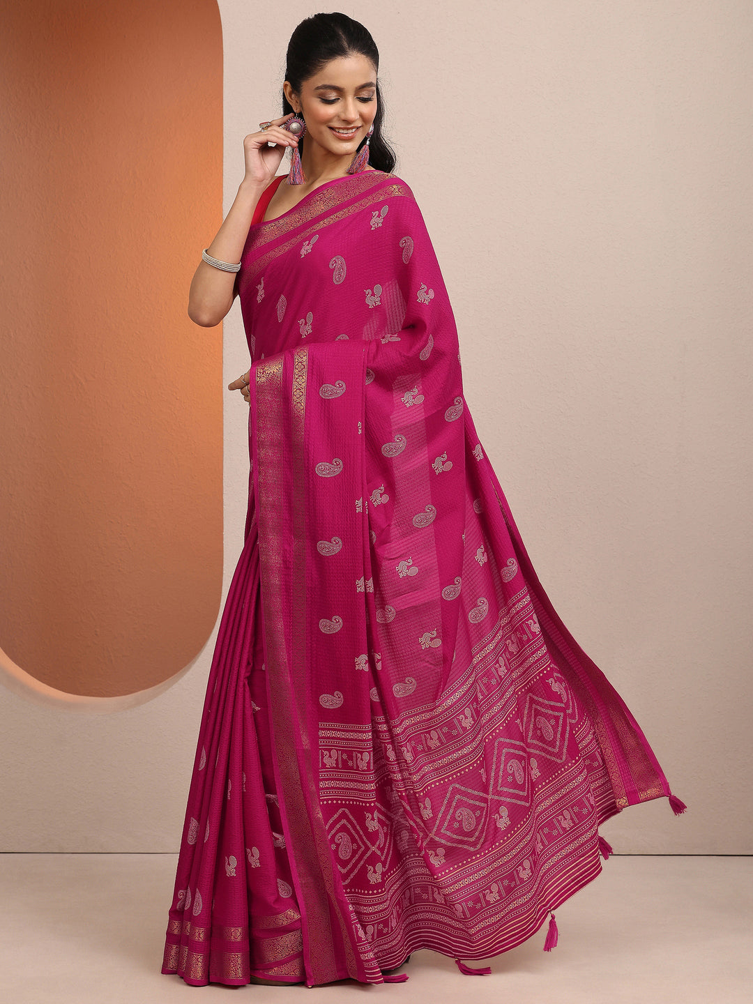 Pink Paisley Printed Silk Blend Saree With Unstitched Blouse Piece