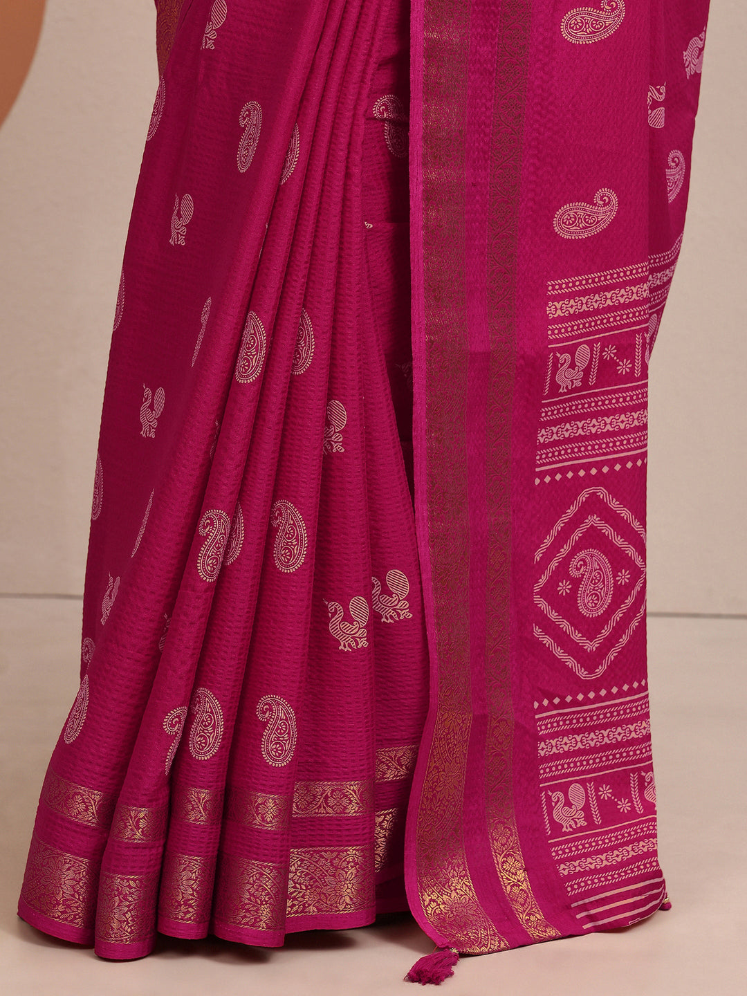 Pink Paisley Printed Silk Blend Saree With Unstitched Blouse Piece