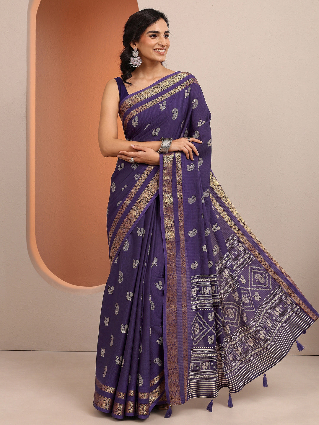 Purple Paisley Printed Silk Blend Saree With Unstitched Blouse Piece