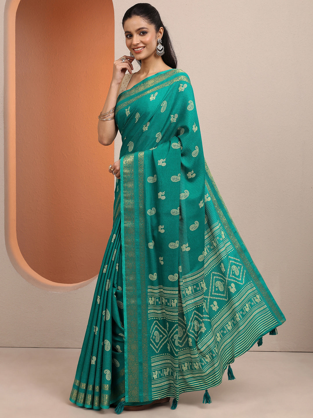 Green Paisley Printed Silk Blend Saree With Unstitched Blouse Piece