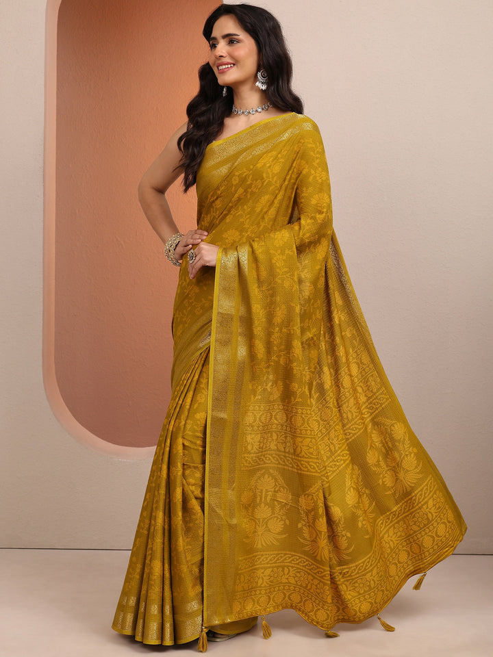 Mustard Printed Silk Blend Saree With Unstitched Blouse Piece
