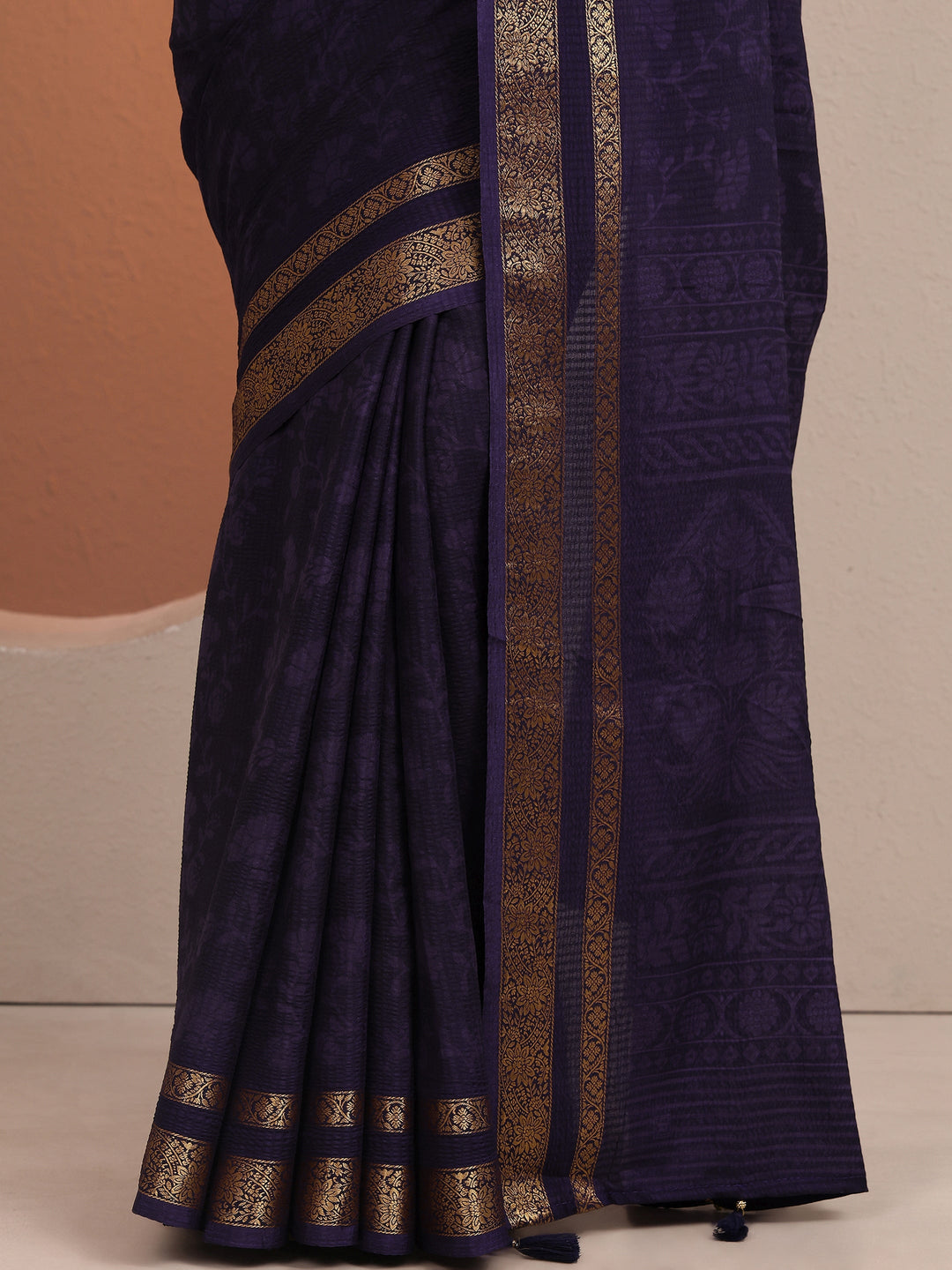 Purple Printed Silk Blend Saree With Unstitched Blouse Piece