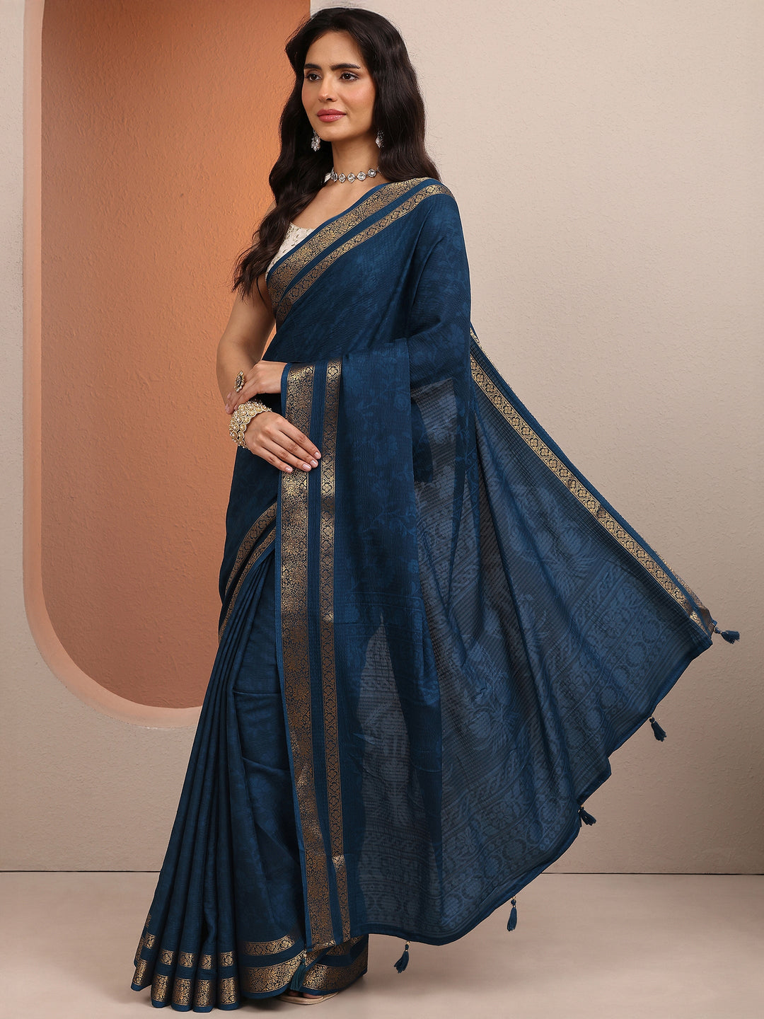 Navy Blue Printed Silk Blend Saree With Unstitched Blouse Piece