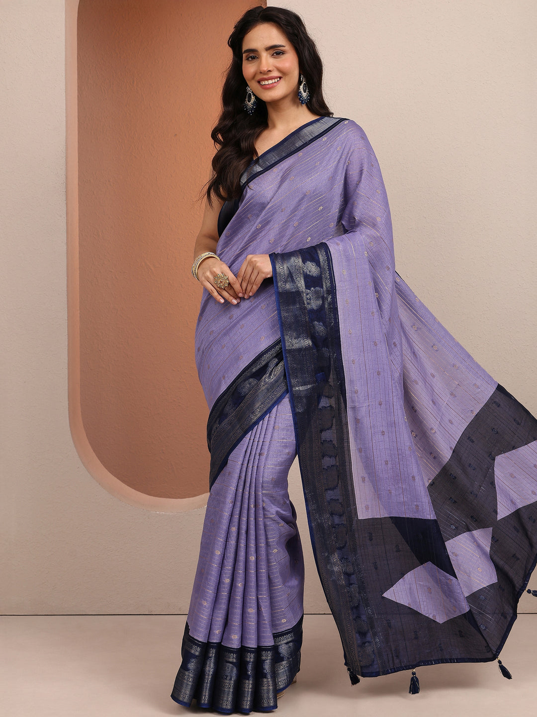 Lavender Woven Design Banarsi Silk Blend Saree With Unstitched Blouse Piece