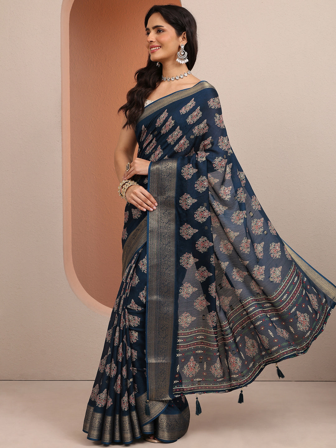 Navy Blue Printed Silk Blend Saree With Unstitched Blouse Piece