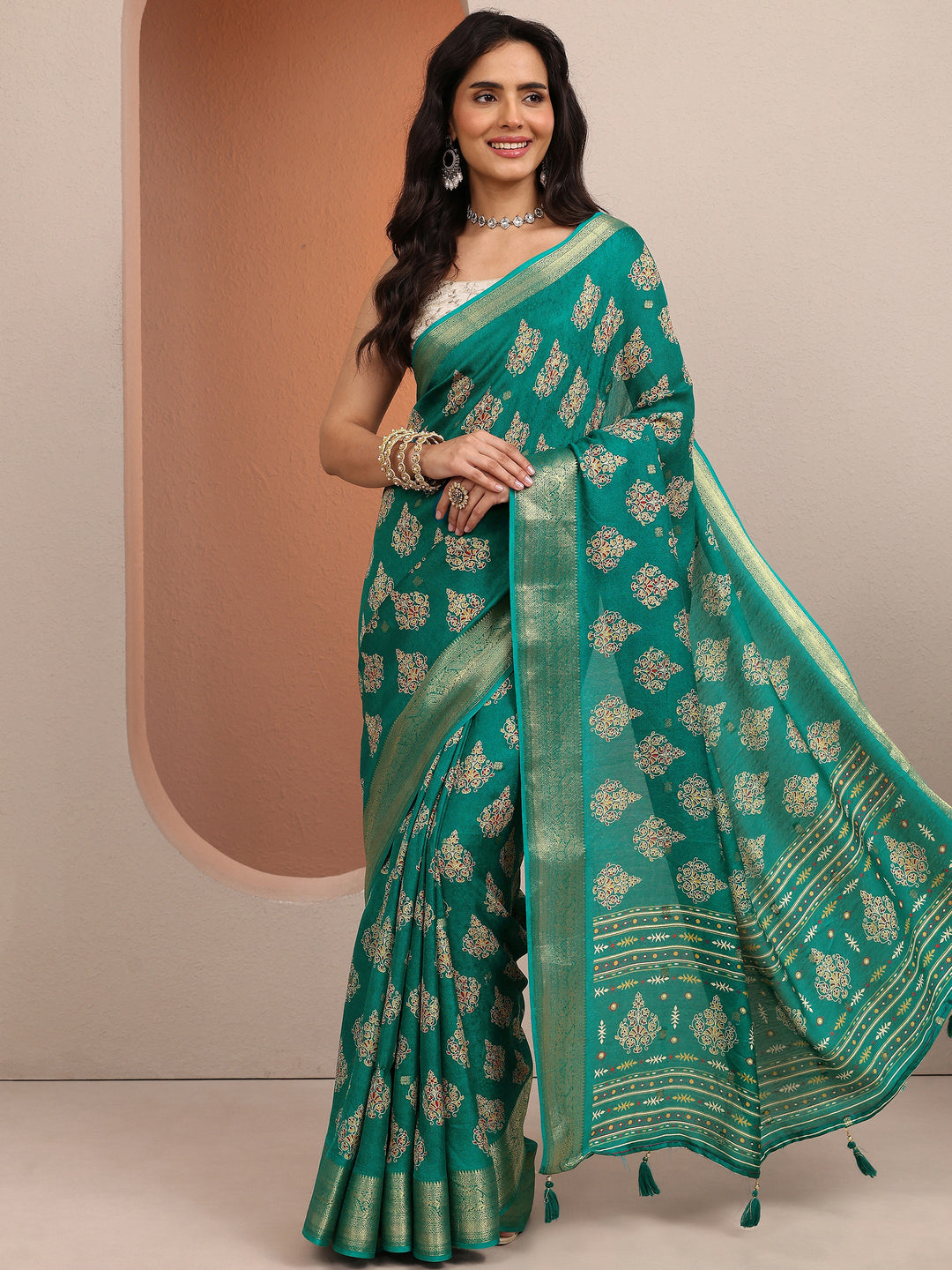 Green Printed Silk Blend Saree With Unstitched Blouse Piece