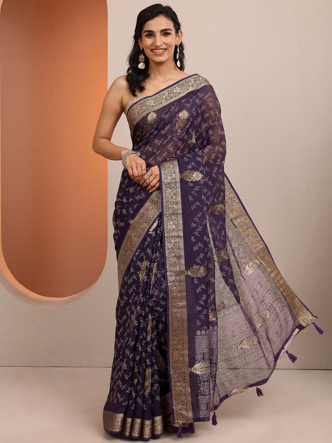 Purple Printed Silk Blend Saree With Unstitched Blouse Piece