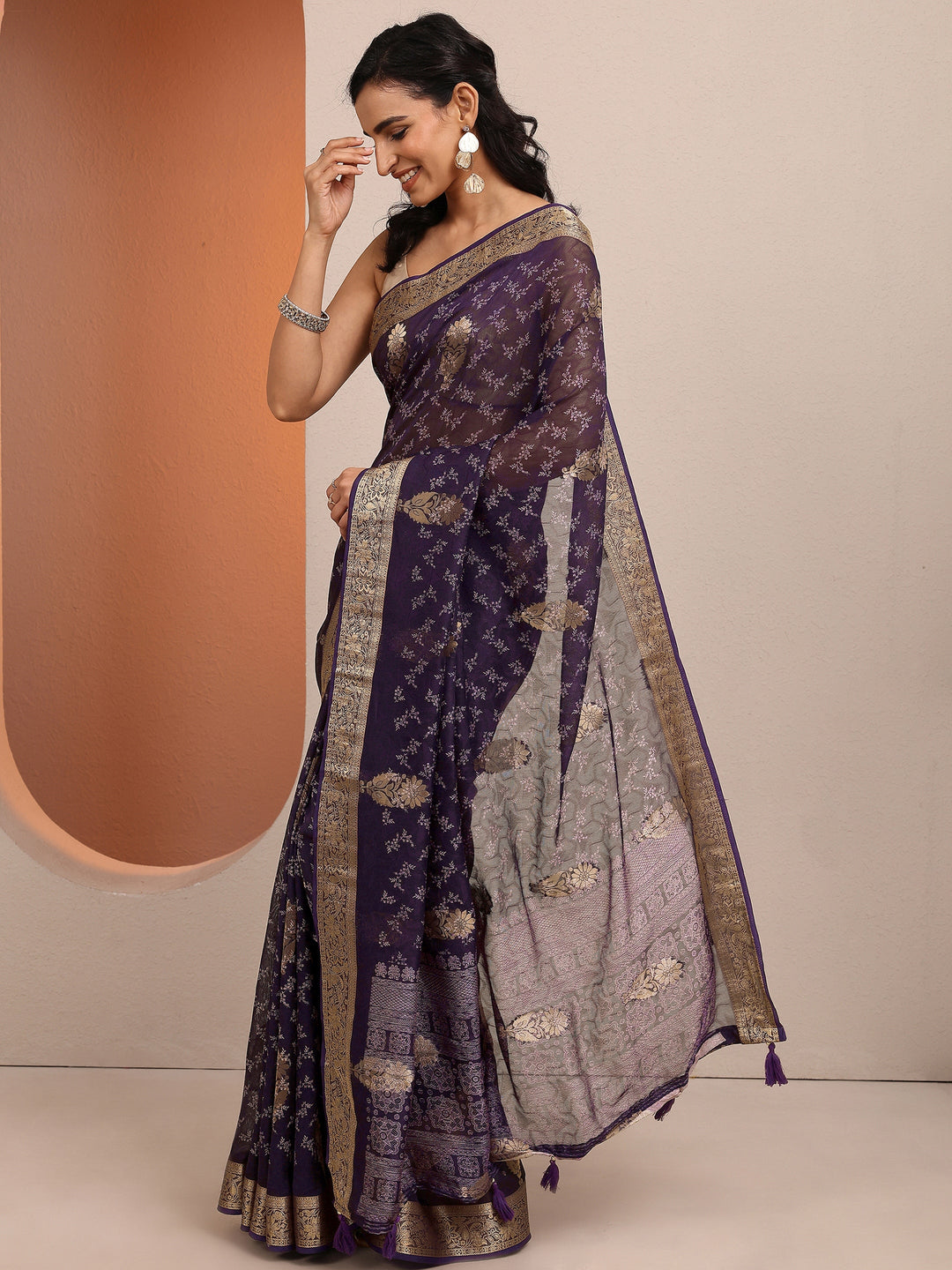 Purple Printed Silk Blend Saree With Unstitched Blouse Piece