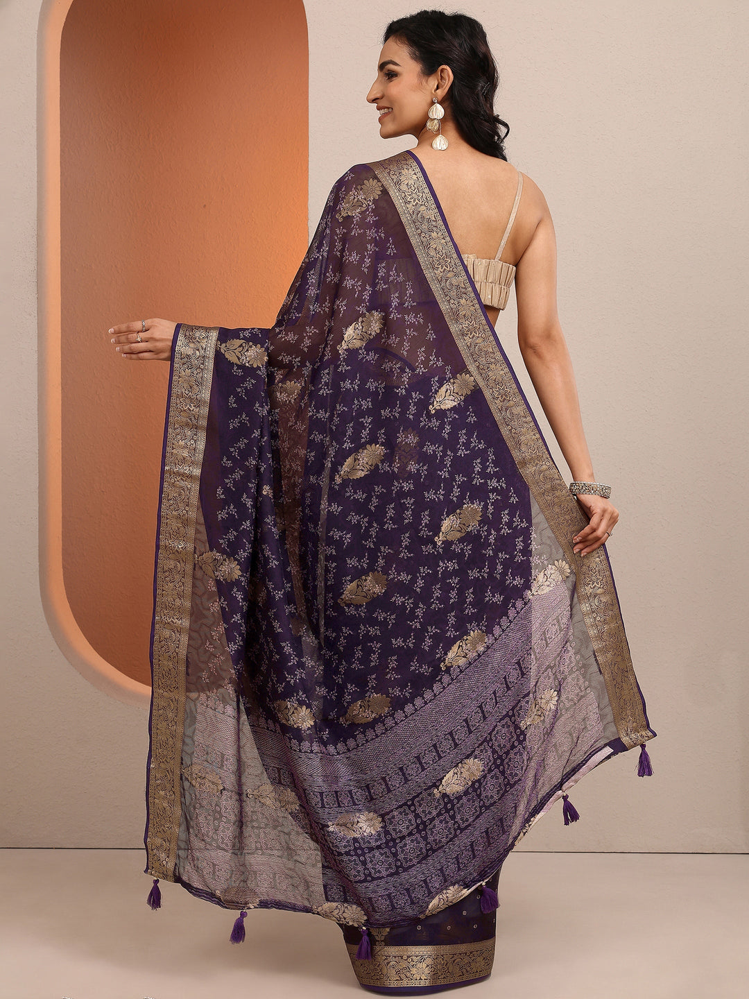 Purple Printed Silk Blend Saree With Unstitched Blouse Piece