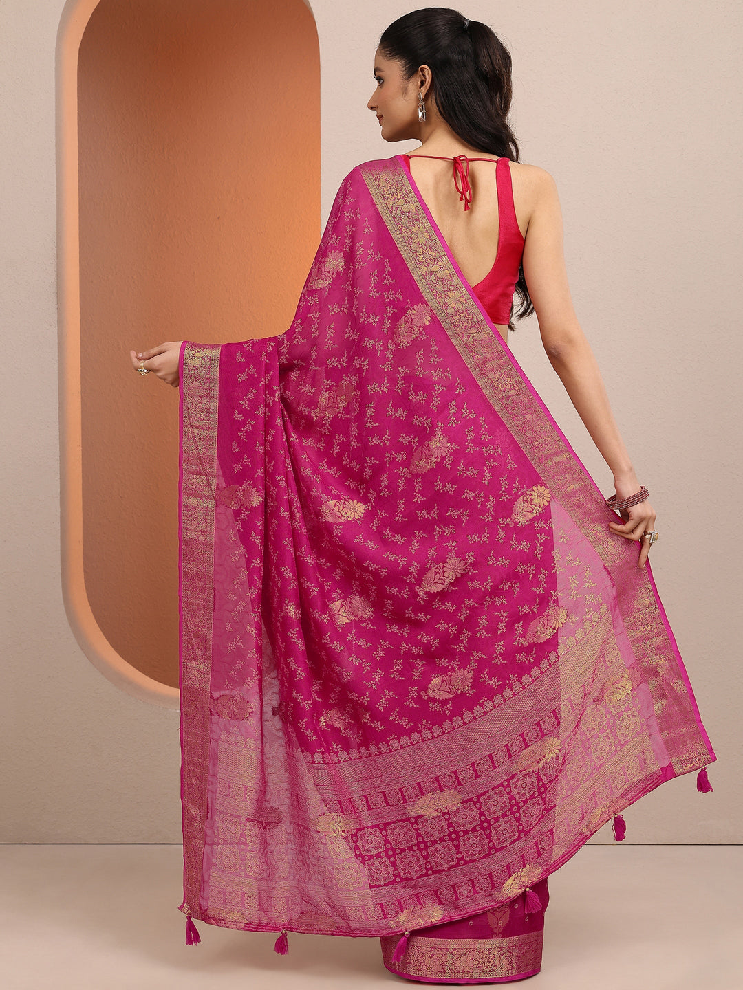 Pink Printed Silk Blend Saree With Unstitched Blouse Piece