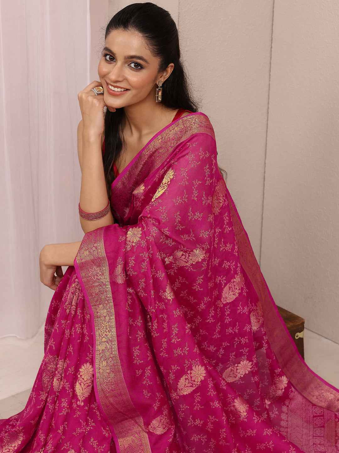 Pink Printed Silk Blend Saree With Unstitched Blouse Piece